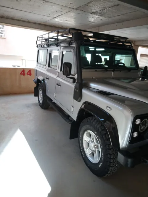 Land Rover Defender 2009 station wogan