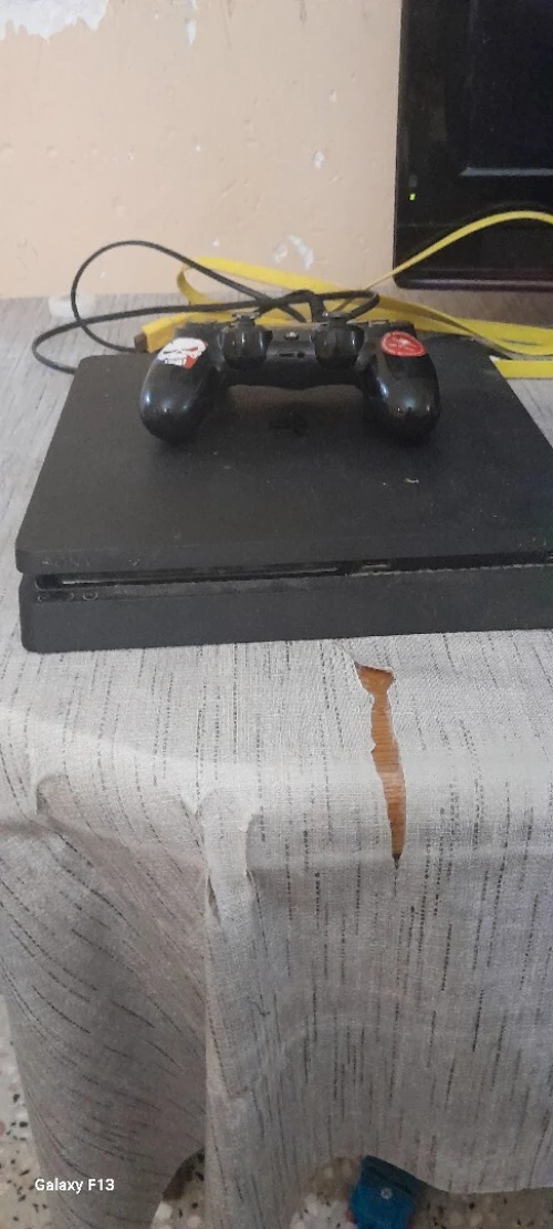 Ps4 slim 512gb avec manette original 320000
