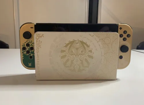 للبيع Nintendo Switch OLED Zelda Edition مهكرة