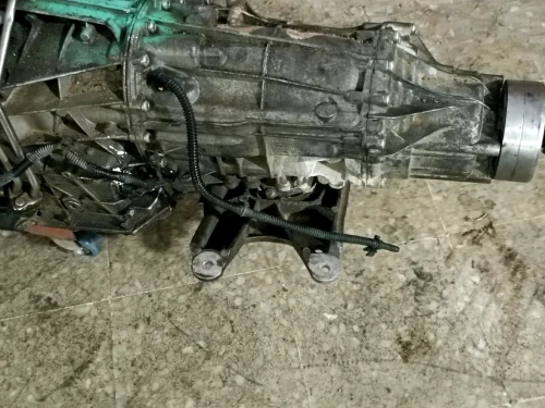 Vend moteur v6 et boite automatique Q5 année  2015