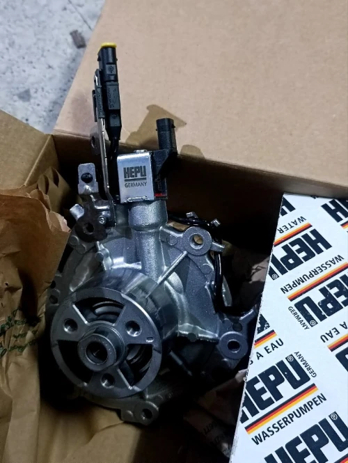 Vend  pompe à eau moteur ingenium évoque Range Sport