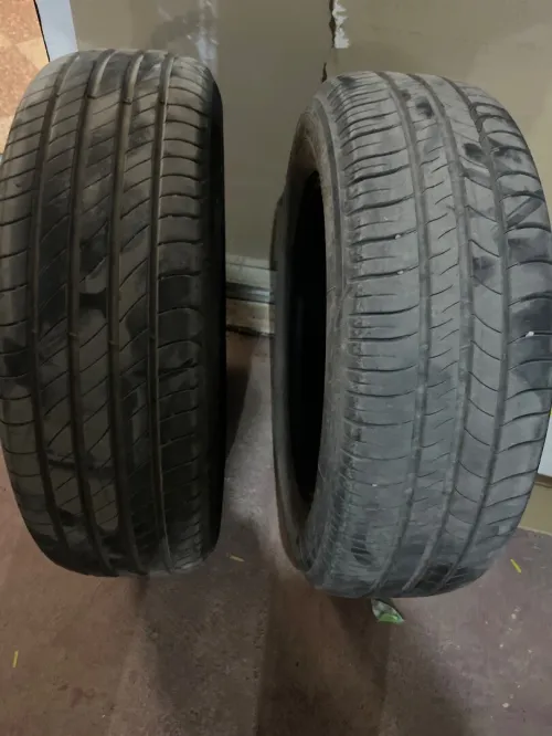 Trois pneus Michelin en Bonne etats 195 / 65 R15