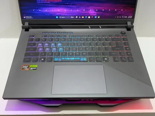 ASUS ROG Strix G16 Ryzen 9 8940HX RTX 5070 16GB 1TB 240Hz État Neuf