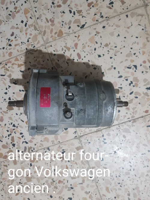 A vendre pièces fourgon Volkswagen T2 année 1979