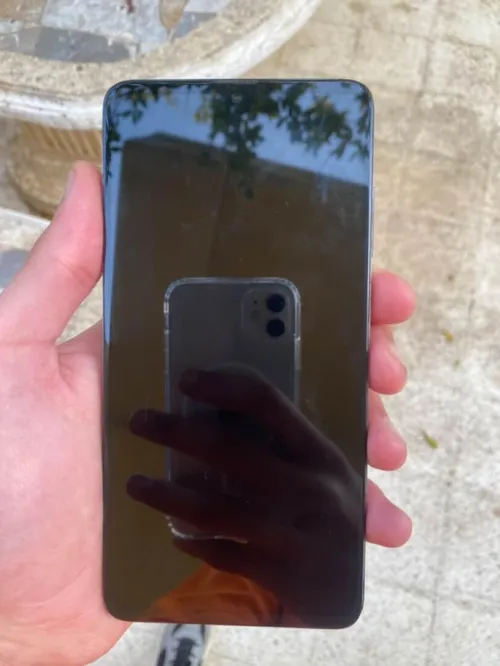 Huawei mate 20 4/128 duos marche bien et bon état sauf la fichure kima rahi mais tmchi nrml Huawei mate 20