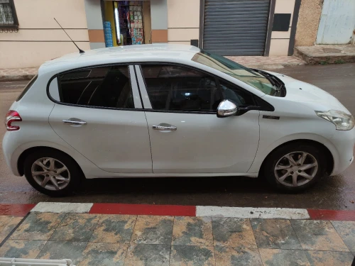 Peugeot 208 2014 Silver Line