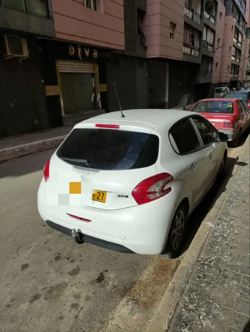 Peugeot 208 2014 Silver Line