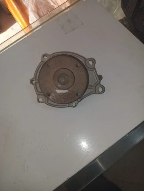 Pompe à eau nissan engin