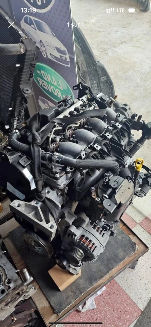 Pièce Mercedes et rangé Rover 