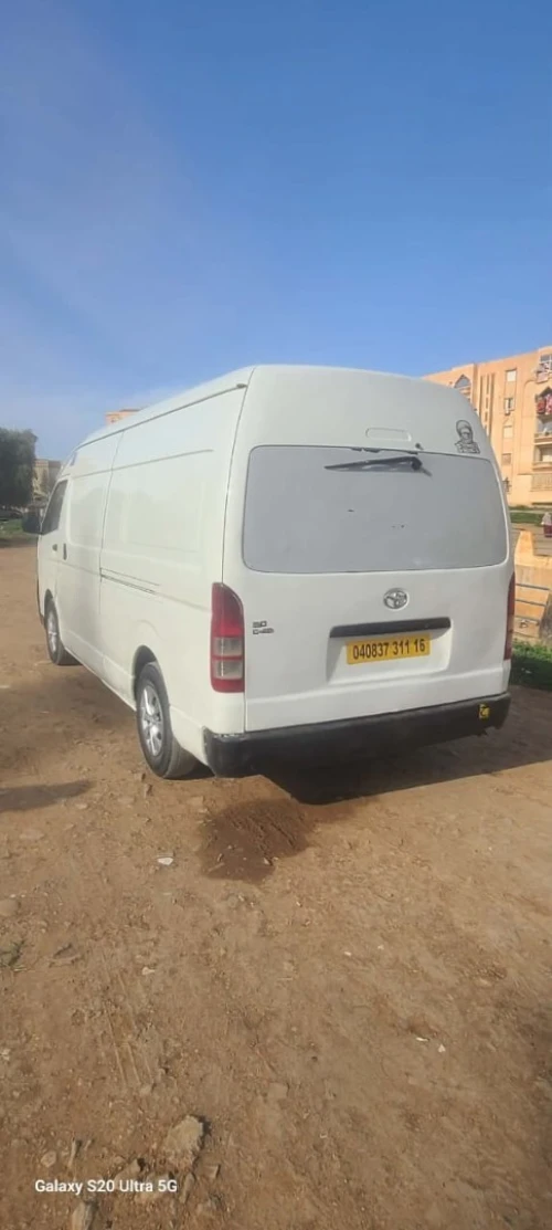 Toyota Hiace 2011