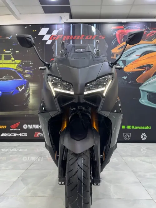 YAMAHA T MAX 2025