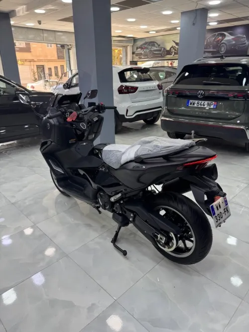 YAMAHA T MAX 2025