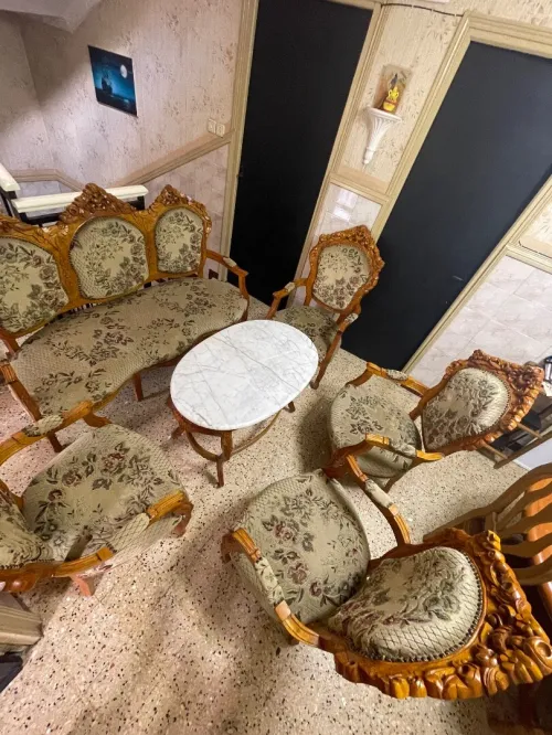 Salon egyptienne en bois rouge