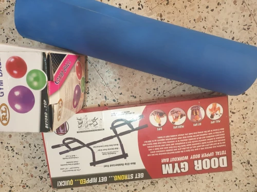 Barre fix ballon de gym et tapis de fitness
