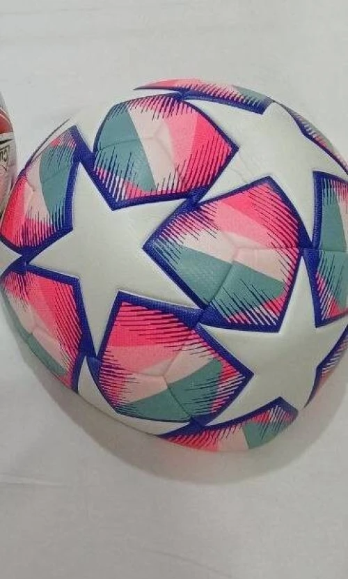 Le Ballon Officiel De L'Uefa Champions League L'Icône Étoilée 