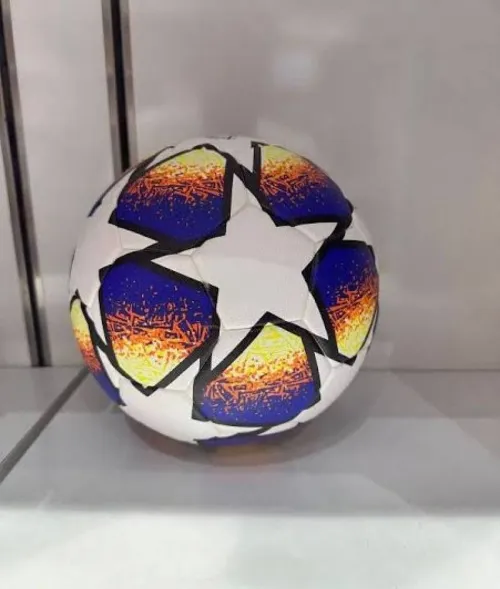 Le Ballon Officiel De L'Uefa Champions League L'Icône Étoilée 