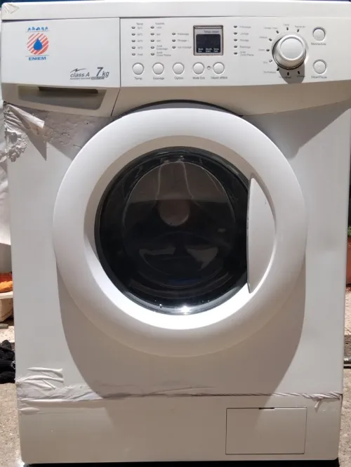 Machine a laver eniem et a plastique 