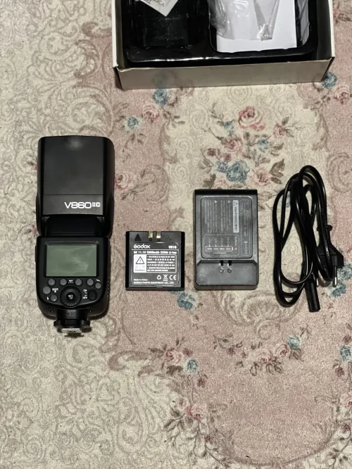فلاش كاميرا Godox V860II-C Canon احترافي في العلبة الاصلية لم يستعمل