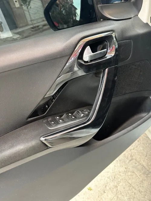 Peugeot 208 2015 