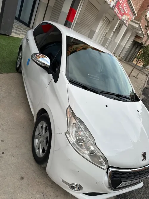 Peugeot 208 2015 