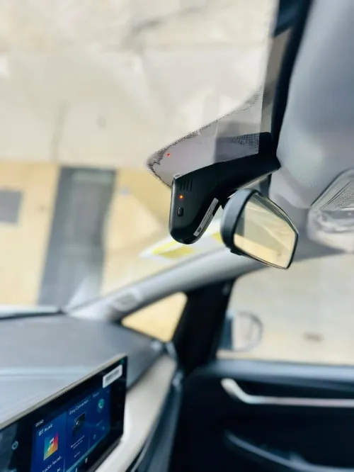 Geely Livan 2025 Dachcam