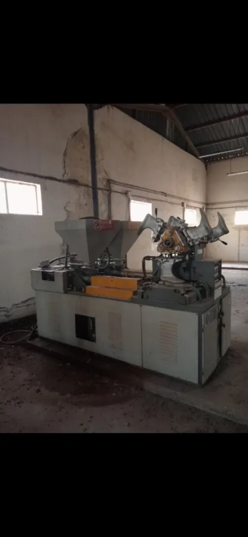 La machine injecté sur tige la marque GESTA italie