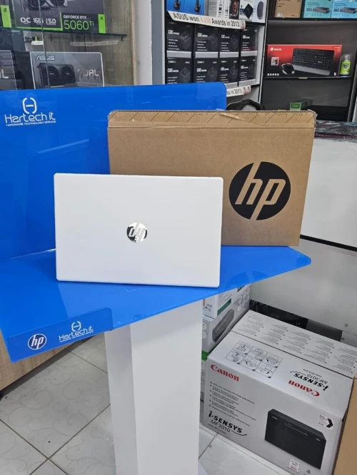 LAPTOP HP AMD RYZEN 5 7520U DDR5 16GB SSD 1TB ECRAN 15.6" FHD NEUF SOUS EMBALLAGE
