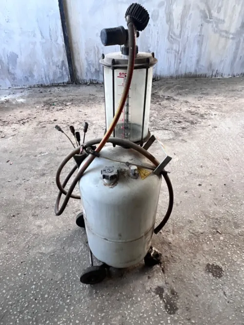 آلة تفريغ الزيوت machine à vidanger
