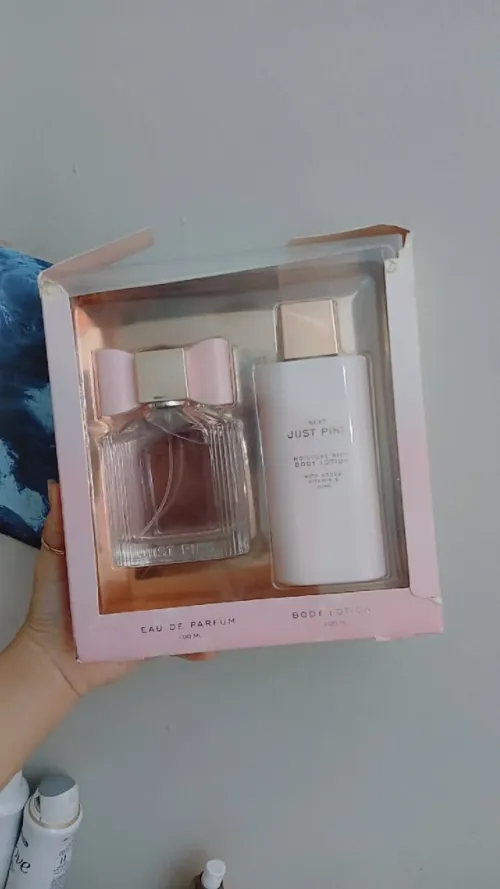 Parfum just pink origine(next) avec "body lotion"  