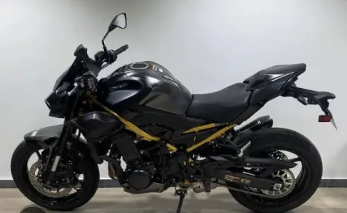 Kawasaki Z900 gold 2026