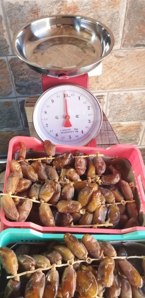 Dattes Deglet Nour et Adjwa 500g, 1 kg تمور دقلة نور1 و تمرةالعجوة 1كغ، 500غ