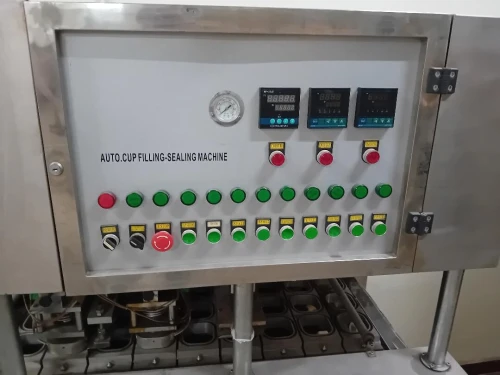 conditionneuse lineaire pour produit liquide et visqueux