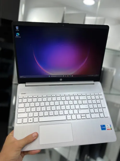 HP Laptop 15s FHD - i5 1245U - 16Go - 1To SSD - Intel Iris Xe Graphics 