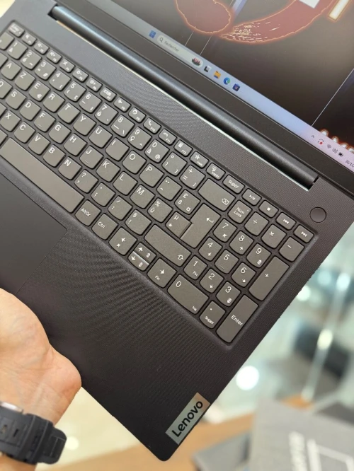 Lenovo IdeaPad V15 FHD - Ryzen 5 7520U - 8Go - 256Go - AMD Radeon Graphics