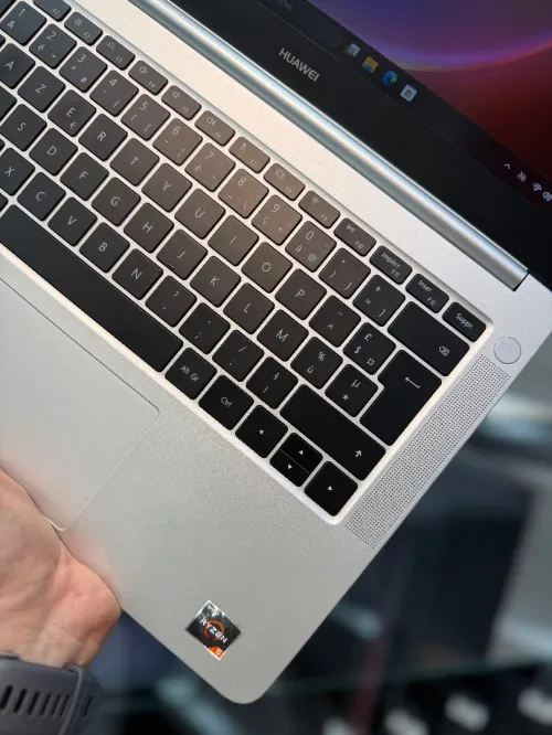 Huawei MateBook D14 FHD - Ryzen 5 2500U - 8Go - 256Go - Vega 8 Graphics