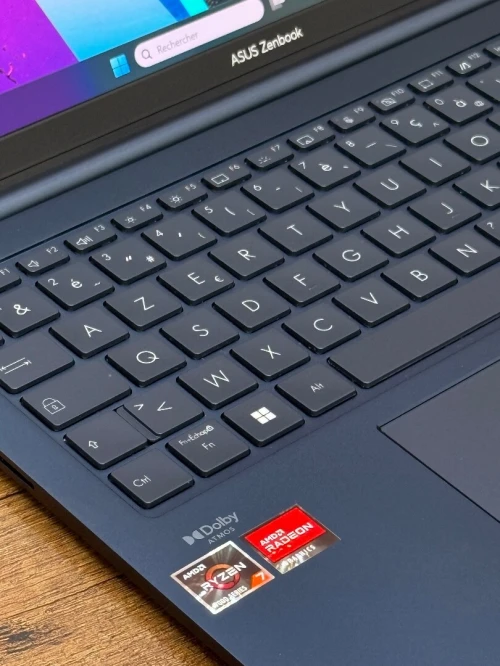 Asus ZenBook 15 OLED 2.5 Ghz - Ryzen 7 7735U - 16Go - 512Go - AMD Radeon Graphics