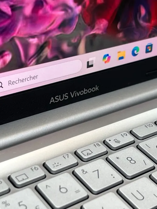 Asus VivoBook OLED 2.8K 120Hz - Ryzen 5 7520U - 16Gb - 512Gb - AMD Radeon Graphics 