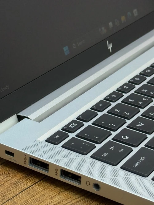 HP EliteBook 835 G8 Tactile - Ryzen Pro 5650U - 8Go - 256Gon- Radeon Graphics