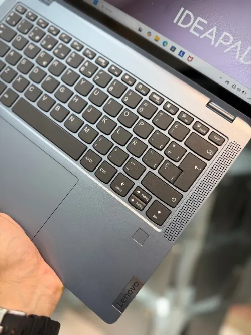 Lenovo IdeaPad Flex 5 2-in-1 Ryzen 5 7530U - 16Go - 512Go - AMD Radeon Graphics