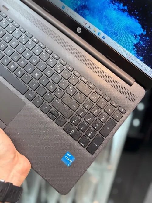 HP Laptop 15s FHD - i3 1215U - 8Go Ram - 256Go SSD - Intel UHD Graphics
