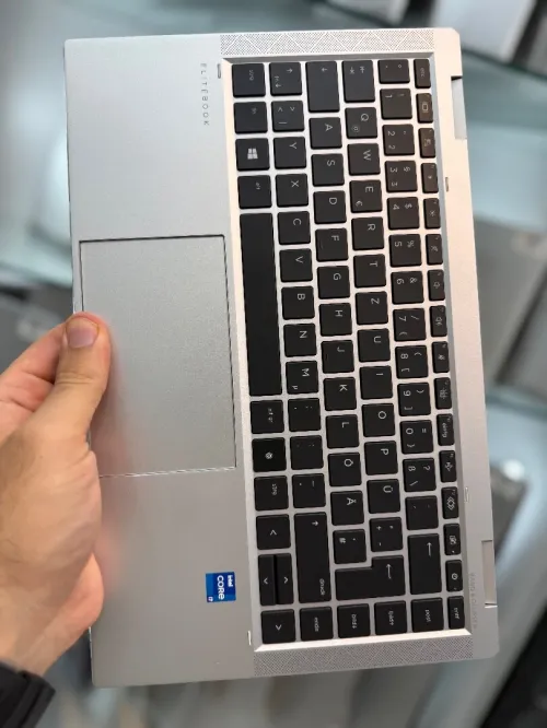 HP EliteBook 1040 G8 - i7 1165G7 - 16Go - 256Go - Intel Iris Xe Graphics 