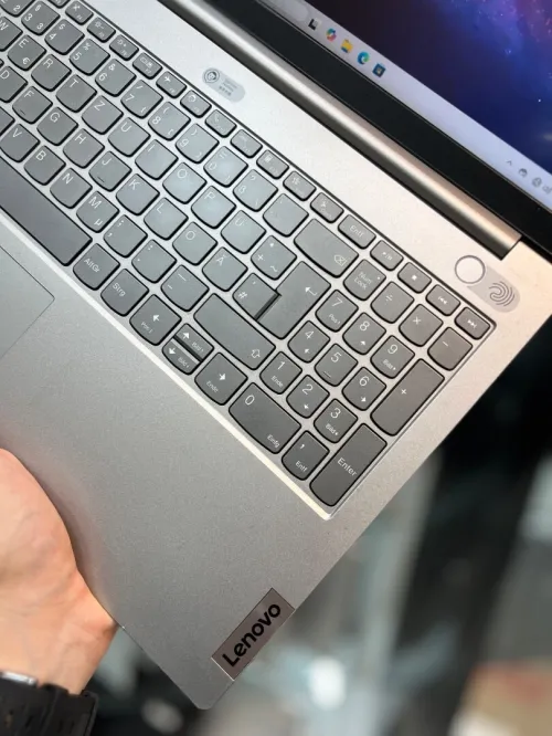 Lenovo ThinkBook 15 - Ryzen 5 5500U - 16Go - 512Go - AMD Radeon Graphics