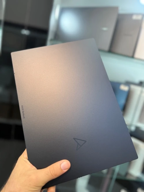 Asus ZenBook 14 FHD - Ryzen 5 7530U - 16Go Ram - 512Go SSD - AMD Radeon Graphics