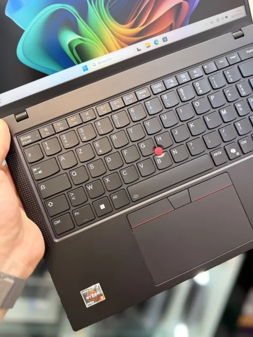 Lenovo ThinkPad T14 - Ryzen 5 Pro 8540U - 16Go - 512Go - Radeon 830M Graphics