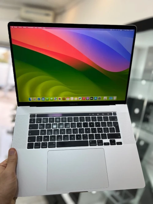 MacBook Pro 2019 i9 16" - 64Gb Ram - 1To SSD - AMD Radeon Pro 5500M 8Gb - Cycle 212