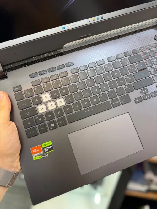 Asus ROG STRIX G17 - Ryzen 9 7845HX - 16Go - 512Go - RTX 4060 8Go