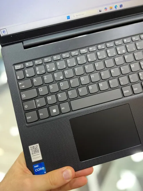 Lenovo IdeaPad V15 Gen 3 FHD, Intel Core i5 1245U - 8Gb Ram - 256Gb SSD - Intel UHD Graphics 