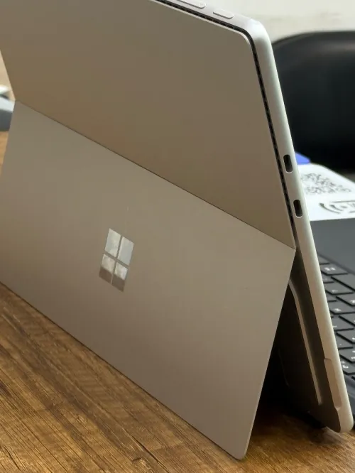Microsoft SurFace Pro 9 2K - i5 1235U - 8Go - 256Go - Intel Iris Xe Graphics