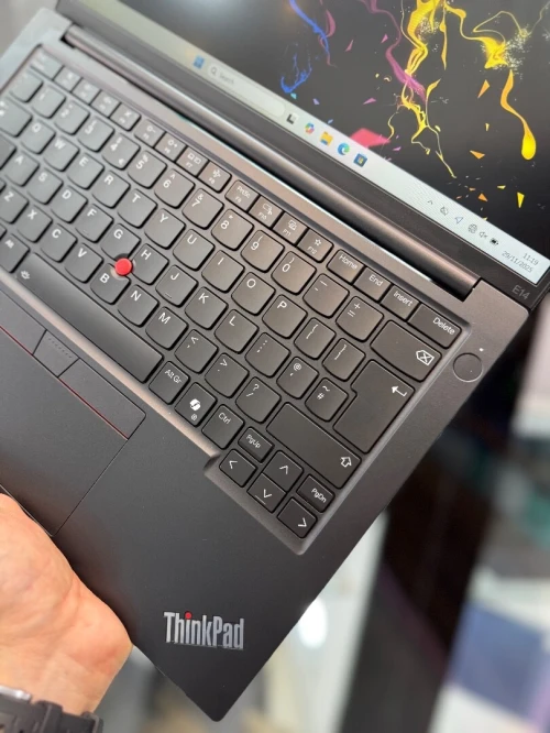 Lenovo ThinkPad E14 Ryzen 7 7735HS - 16Go - 512Go - Radeon 680M