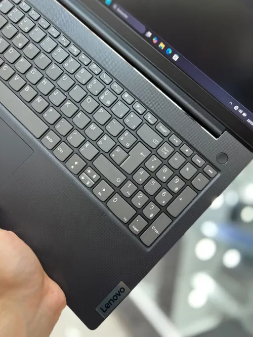 Lenovo V15 FHD - Ryzen 5 77307 - 8Gb - 256Gb - AMD Radeon Graphics 